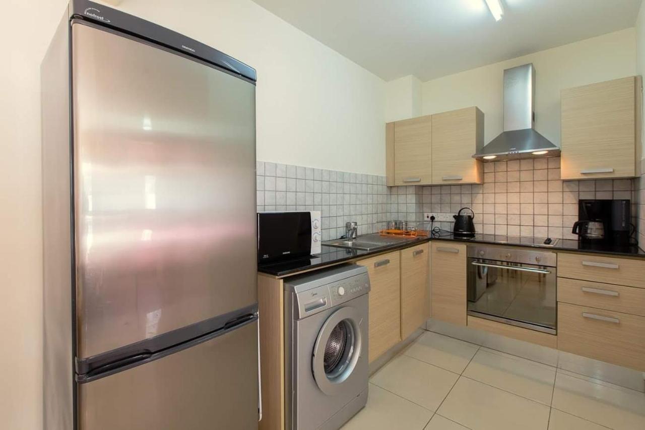 Lovely Bedroom In Shared Apartment Oroklini Exterior photo