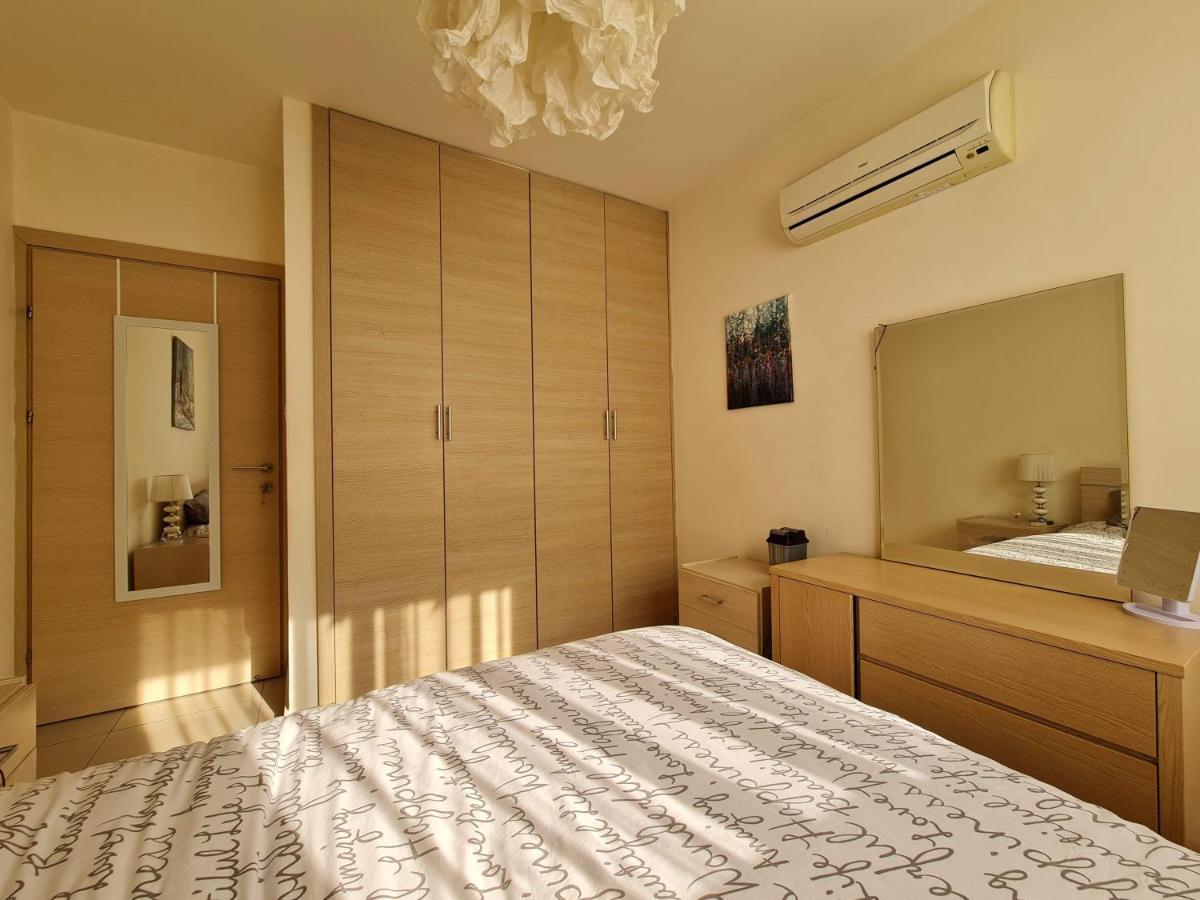 Lovely Bedroom In Shared Apartment Oroklini Exterior photo